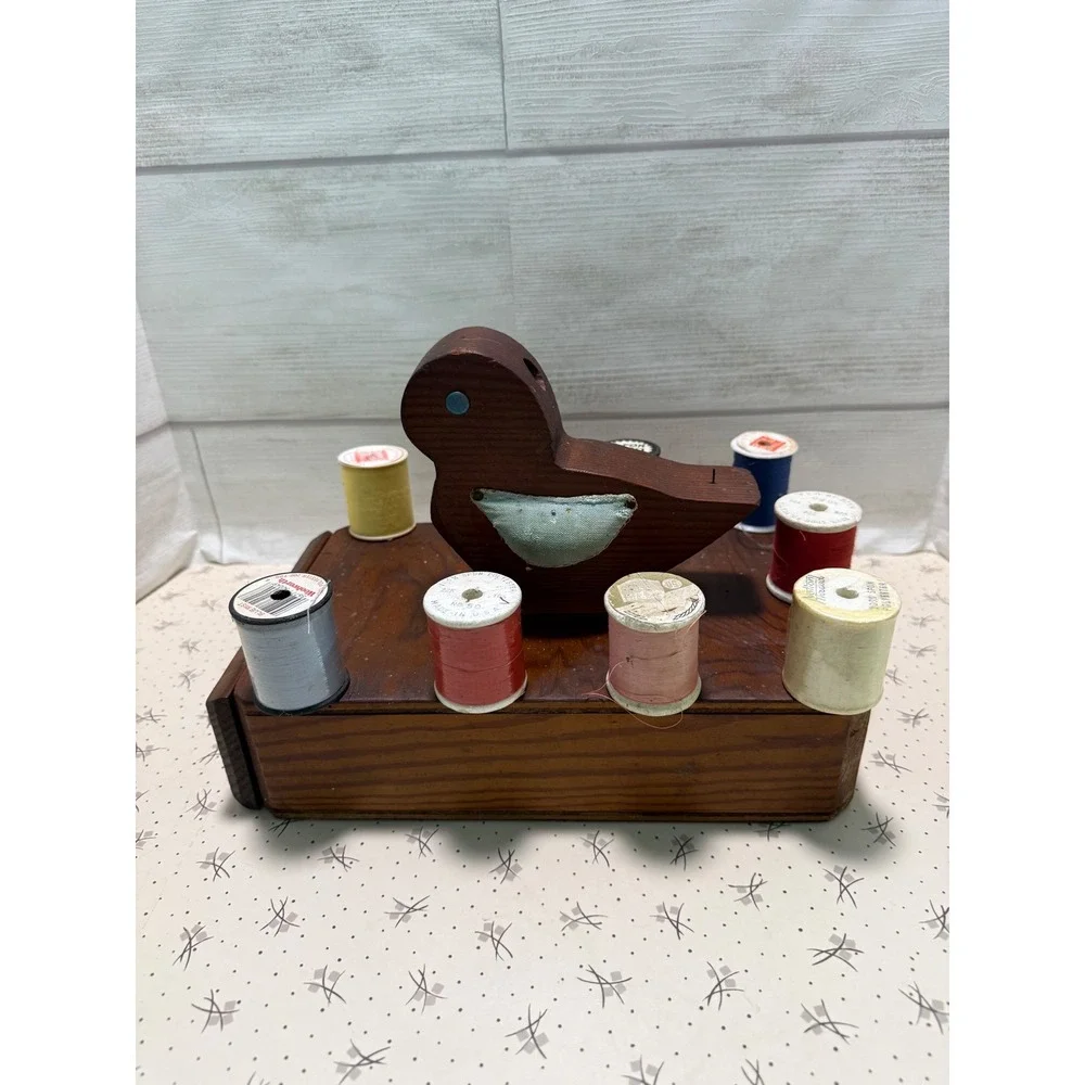 Vintage‎ Wooden Bird Sewing Caddy Thread Organizer Pin Cushion with 20 Spools